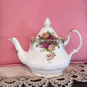 Royal Albert Old Country Roses Tea Pot!